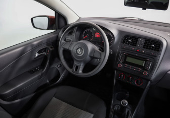 Подержанный автомобиль Volkswagen Polo Sedan 2011 года (8 фото)