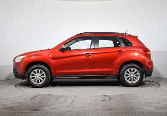 Подержанный автомобиль Mitsubishi ASX 2012 года (8 фото)