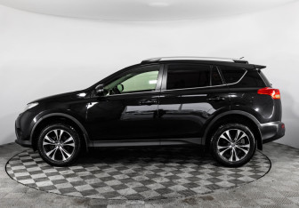 Подержанный автомобиль Toyota RAV4 2014 года (8 фото)