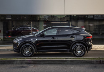 Подержанный автомобиль Jaguar E-Pace 2019 года (8 фото)