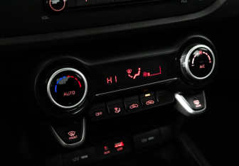 Подержанный автомобиль Kia Rio Sedan 2018 года (16 фото)