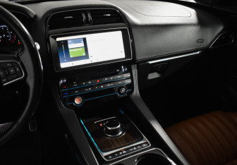 Подержанный автомобиль Jaguar F-Pace 2016 года (24 фото)