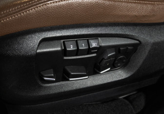 Подержанный автомобиль BMW X5 2017 года (16 фото)