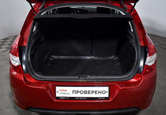 Подержанный автомобиль Citroen C4 Hatchback 2011 года (18 фото)
