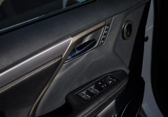 Подержанный автомобиль Lexus RX 2017 года (3 фото)