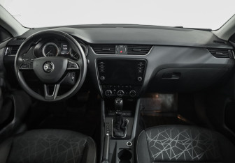 Подержанный автомобиль Skoda Octavia Liftback 2019 года (10 фото)