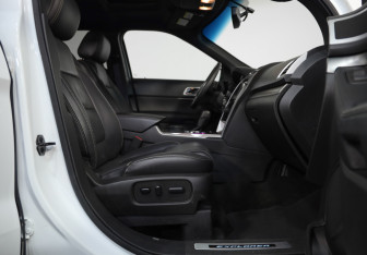 Подержанный автомобиль Ford Explorer 2014 года (25 фото)