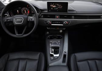 Подержанный автомобиль Audi A4 Sedan 2018 года (22 фото)