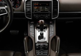 Подержанный автомобиль Porsche Cayenne 2014 года (22 фото)