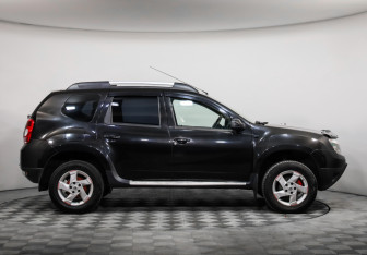 Подержанный автомобиль Renault Duster 2014 года (4 фото)