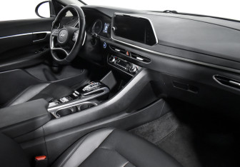 Подержанный автомобиль Hyundai Sonata 2021 года (14 фото)