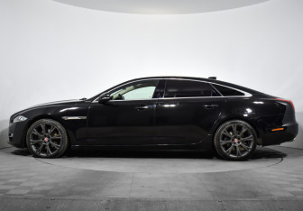 Подержанный автомобиль Jaguar XJ 2016 года (36 фото)