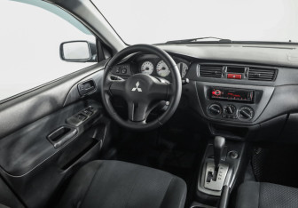 Подержанный автомобиль Mitsubishi Lancer Wagon 2007 года (9 фото)