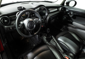 Подержанный автомобиль MINI Hatch 2020 года (11 фото)