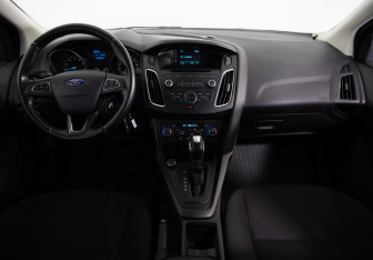 Подержанный автомобиль Ford Focus Hatchback 2016 года (9 фото)