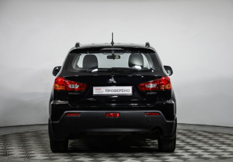Подержанный автомобиль Mitsubishi ASX 2011 года (6 фото)