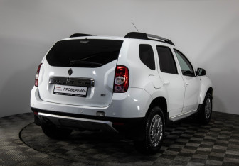 Подержанный автомобиль Renault Duster 2014 года (6 фото)