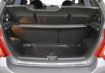 Подержанный автомобиль Chevrolet Aveo Hatchback 2010 года (16 фото)