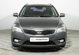Подержанный автомобиль Kia Ceed Wagon 2010 года (2 фото)