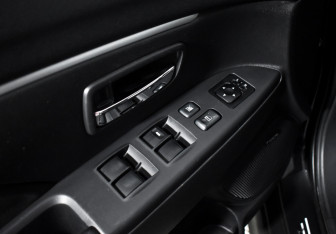 Подержанный автомобиль Mitsubishi ASX 2011 года (10 фото)