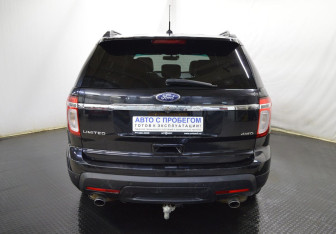 Подержанный автомобиль Ford Explorer 2015 года (5 фото)