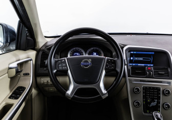 Подержанный автомобиль Volvo XC60 2011 года (12 фото)