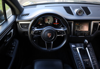 Подержанный автомобиль Porsche Macan 2014 года (11 фото)