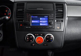 Подержанный автомобиль Nissan Tiida Hatchback 2011 года (16 фото)
