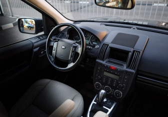 Подержанный автомобиль Land Rover Freelander 2011 года (10 фото)