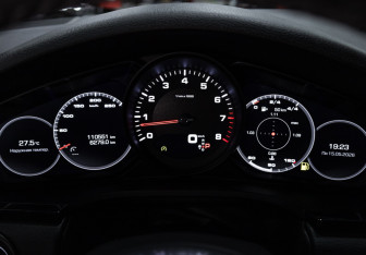 Подержанный автомобиль Porsche Cayenne 2020 года (20 фото)