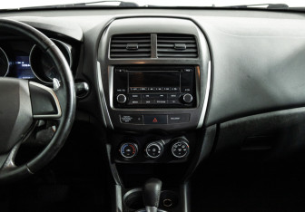 Подержанный автомобиль Mitsubishi ASX 2013 года (14 фото)