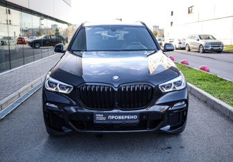 Подержанный автомобиль BMW X5 2019 года (2 фото)
