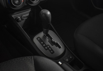 Подержанный автомобиль Kia Rio Hatchback 2014 года (16 фото)