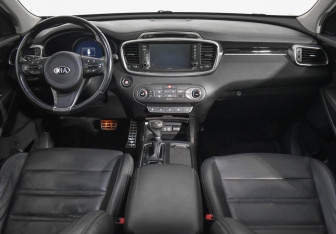 Подержанный автомобиль Kia Sorento 2016 года (14 фото)