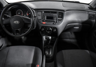 Подержанный автомобиль Kia Rio Hatchback 2011 года (15 фото)