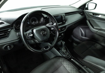 Подержанный автомобиль Skoda Rapid Liftback 2020 года (11 фото)