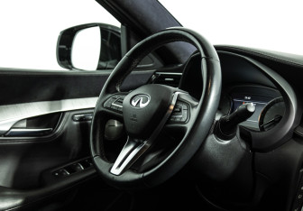 Подержанный автомобиль Infiniti QX50 2018 года (15 фото)