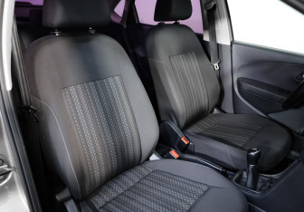 Подержанный автомобиль Volkswagen Polo Sedan 2015 года (14 фото)