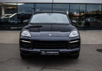 Подержанный автомобиль Porsche Cayenne 2019 года (2 фото)