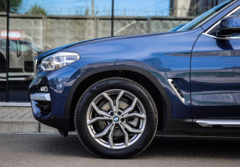 Подержанный автомобиль BMW X3 2019 года (10 фото)