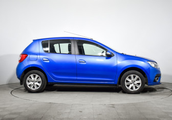 Подержанный автомобиль Renault Sandero 2019 года (4 фото)