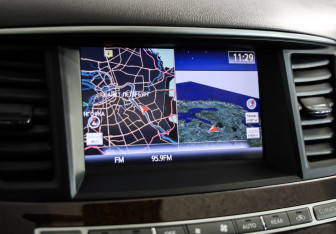 Подержанный автомобиль Infiniti JX 2013 года (12 фото)