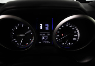 Подержанный автомобиль Toyota Land Cruiser Prado 2014 года (11 фото)