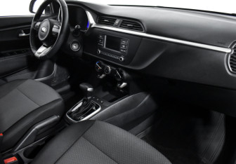 Подержанный автомобиль Kia Rio Sedan 2020 года (13 фото)