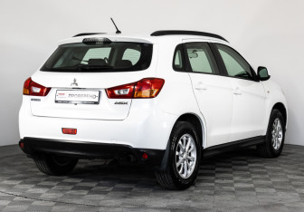Подержанный автомобиль Mitsubishi ASX 2013 года (5 фото)