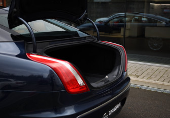Подержанный автомобиль Jaguar XJ 2013 года (26 фото)