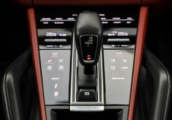 Подержанный автомобиль Porsche Cayenne 2019 года (22 фото)