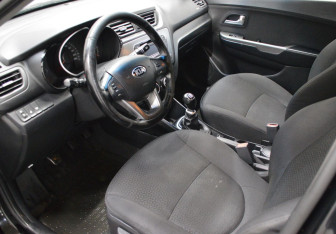 Подержанный автомобиль Kia Rio Sedan 2014 года (10 фото)