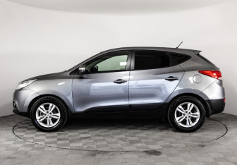Подержанный автомобиль Hyundai ix35 2012 года (8 фото)