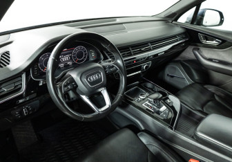 Подержанный автомобиль Audi Q7 2016 года (11 фото)